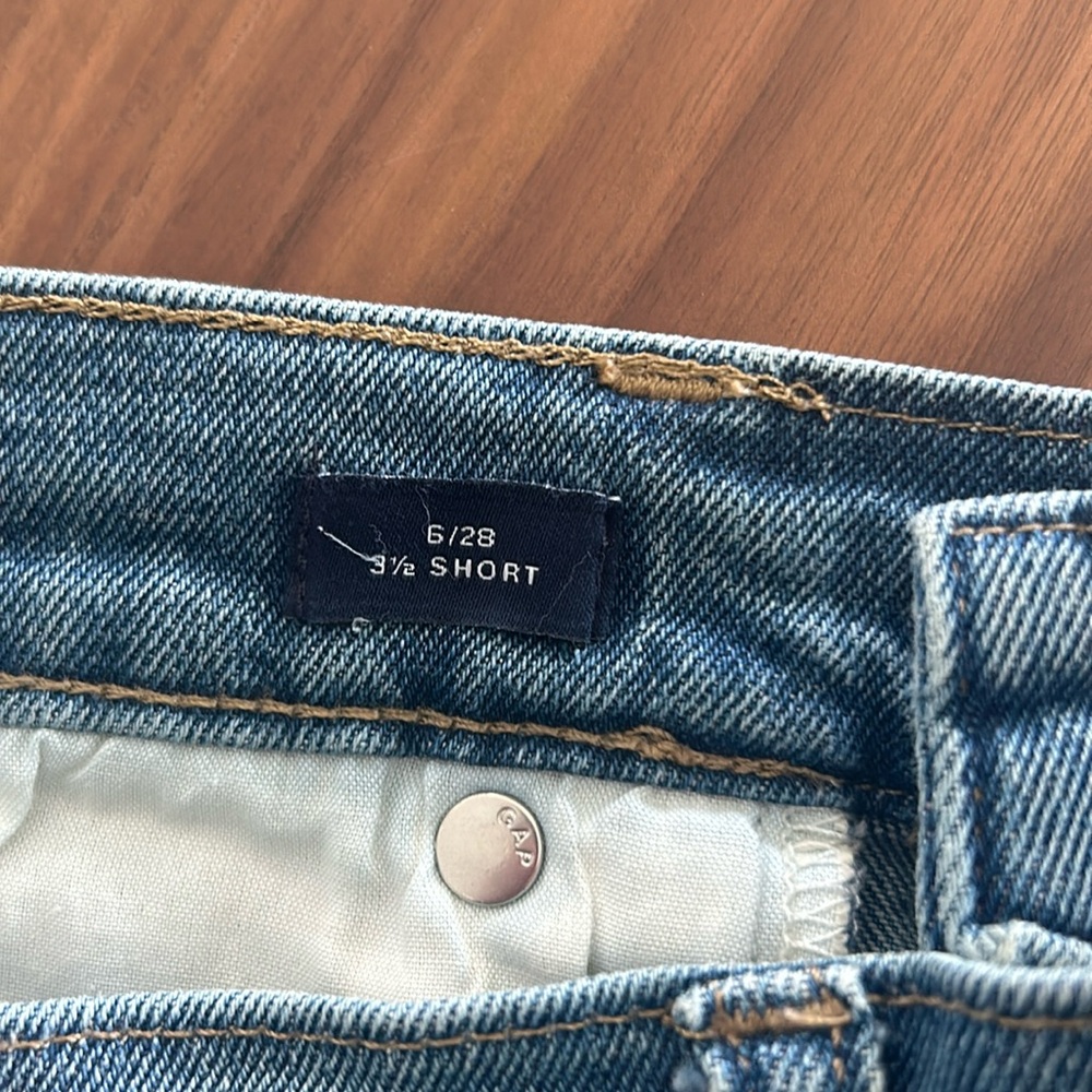 GAP High Rise Shorts - Picture 3 of 4